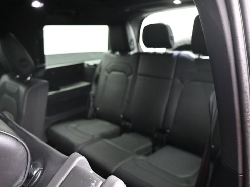 Certified 2023 Land Rover Defender 130 X-Dynamic SE image 7