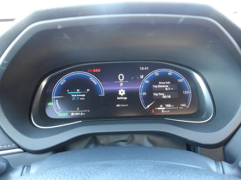 Used 2023 Toyota Venza Limited image 18