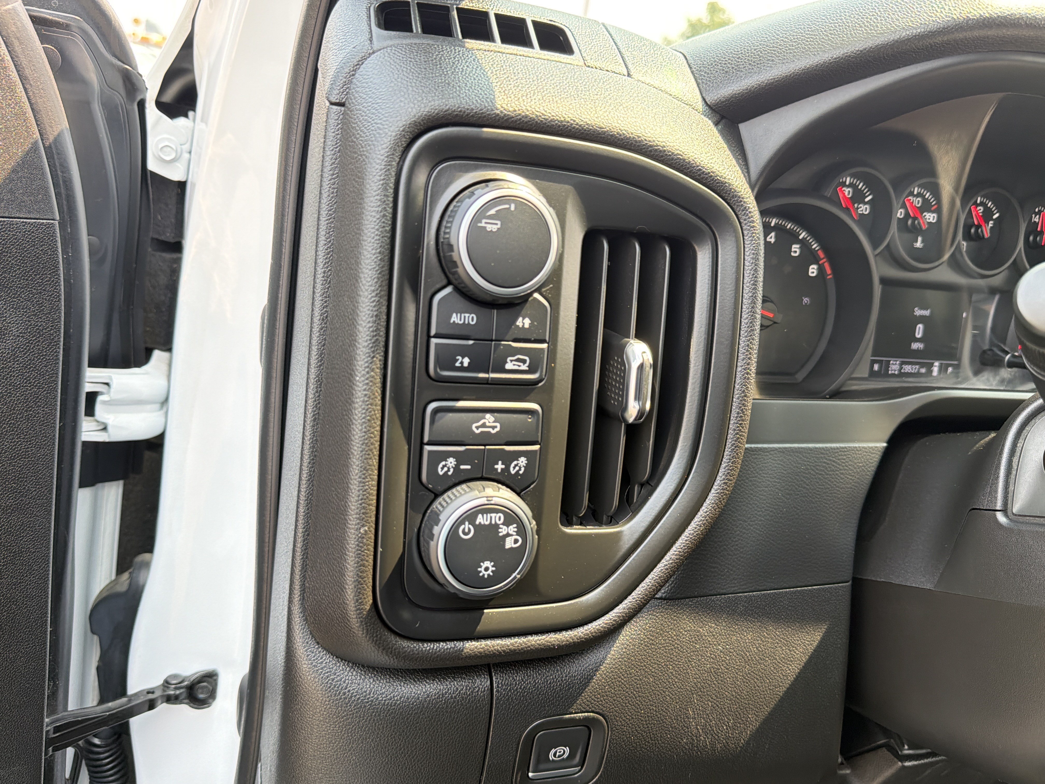 Used 2021 Chevrolet Silverado 1500 Custom AWD/4WD image 15