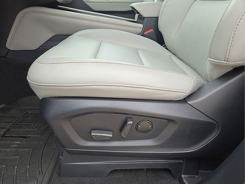 Used 2026 Ford Explorer Active w/ Active Comfort Package image 24