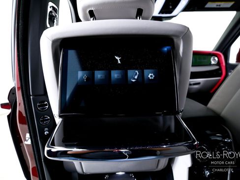 Certified 2025 Rolls-Royce Cullinan AWD/4WD image 19