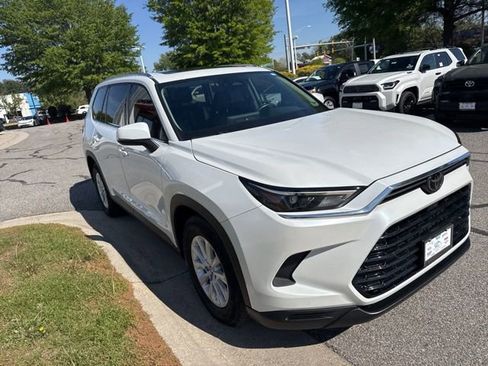 Used 2024 Toyota Grand Highlander XLE image 5