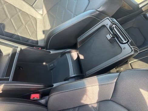 Used 2024 Volkswagen Atlas SE image 23