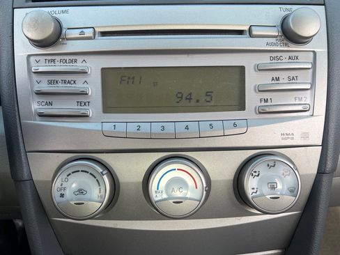 Used 2010 Toyota Camry image 22