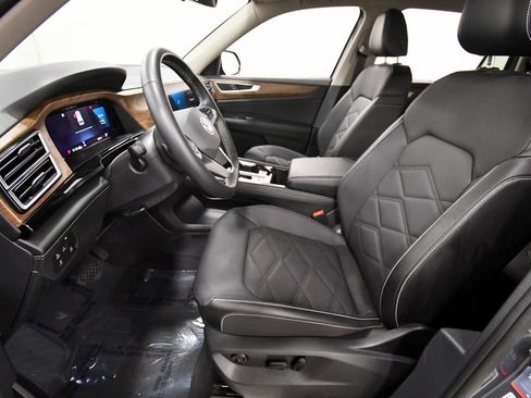 Used 2024 Volkswagen Atlas SE image 14