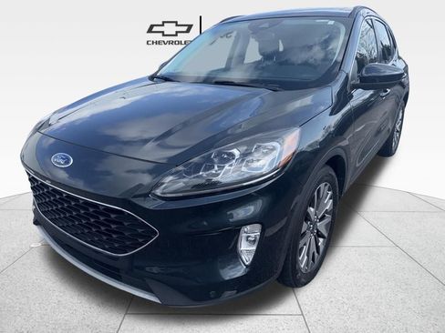 Used 2022 Ford Escape Titanium image 1