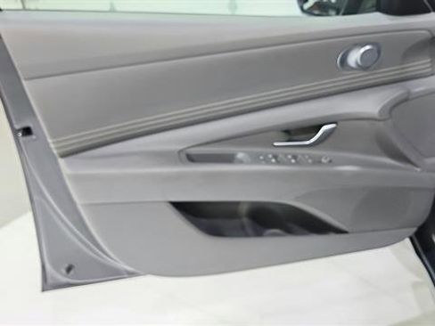 Used 2025 Hyundai Elantra SEL FWD image 23