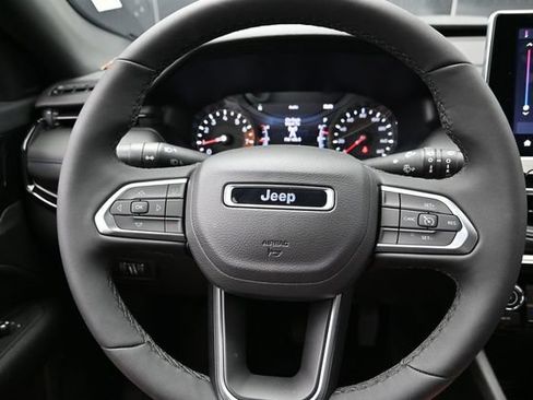 Used 2026 Jeep Compass Latitude AWD/4WD image 27