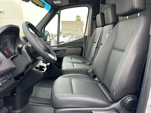 New 2025 Mercedes-Benz Sprinter 2500 image 17