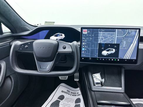 Used 2021 Tesla Model S Plaid image 5