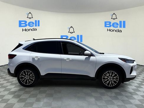 Used 2023 Ford Escape SE FWD image 5