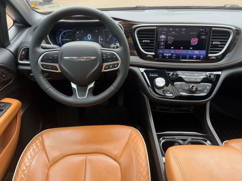 Used 2022 Chrysler Pacifica Pinnacle image 11