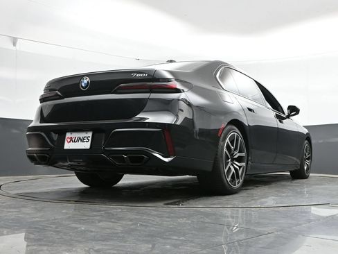 Used 2024 BMW 760i xDrive w/ Executive Package AWD/4WD image 38