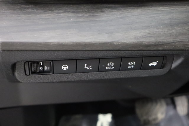 Used 2023 Nissan Ariya AWD image 21