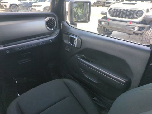 Used 2021 Jeep Wrangler Sport AWD/4WD image 18