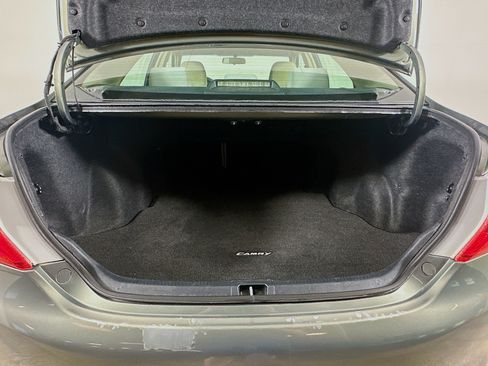 Used 2012 Toyota Camry L image 26