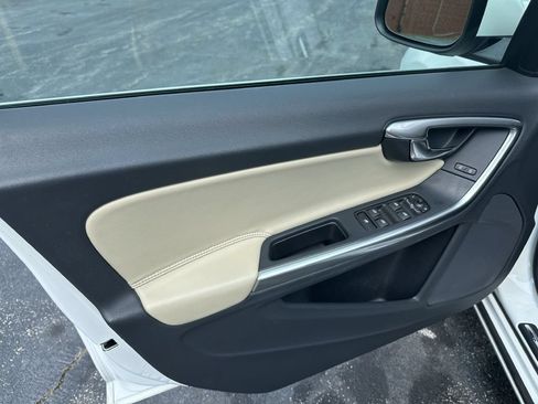 Used 2017 Volvo V60 T5 Premier w/ Convenience Package FWD image 18