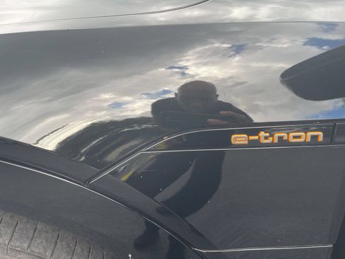 Used 2022 Audi e-tron Prestige AWD/4WD image 10