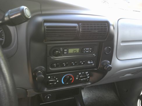 Used 2011 Ford Ranger XL RWD image 13