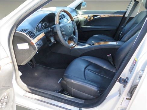 Used 2008 Mercedes-Benz E 350 4MATIC Sedan image 9