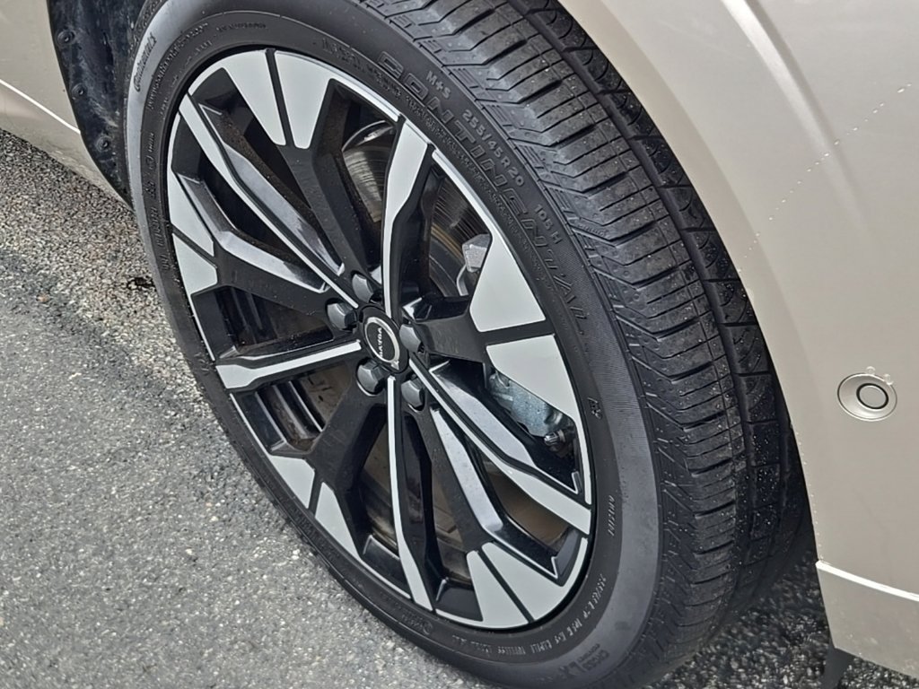 Certified 2026 Volvo XC60 B5 Plus AWD/4WD image 6