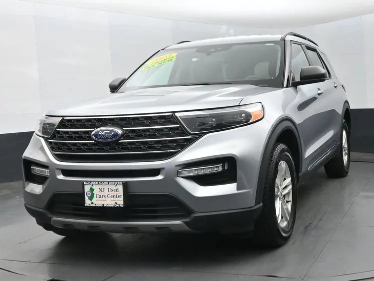 Used 2023 Ford Explorer XLT w/ Equipment Group 202A AWD/4WD image 1