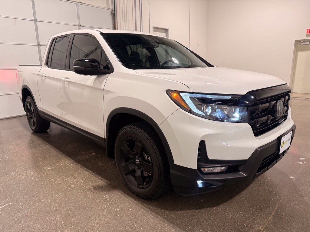 Used 2025 Honda Ridgeline Black Edition image 3