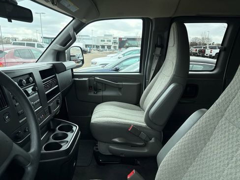 Used 2025 Chevrolet Express 3500 LT w/ LT Preferred Equipment Group image 7
