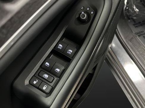 Used 2025 Jeep Grand Cherokee Limited w/ Black Appearance Package AWD/4WD image 21