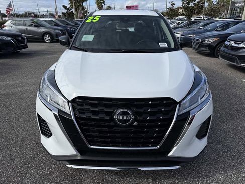 Certified 2025 Nissan Kicks Play S image 9