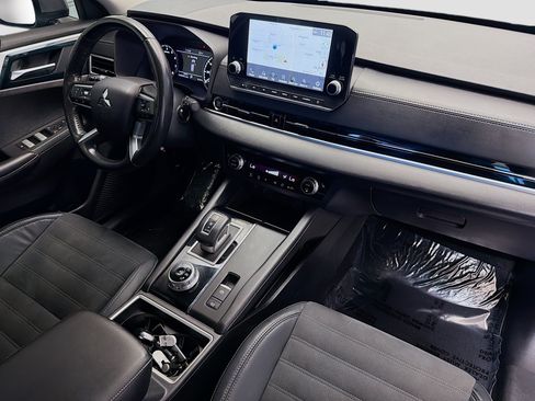 Used 2022 Mitsubishi Outlander SE FWD image 12