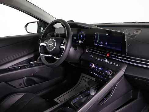 Used 2025 Hyundai Elantra Limited FWD image 28