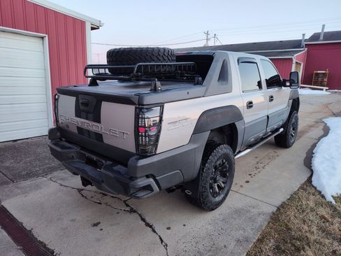 Used 2006 Chevrolet Avalanche Z71 w/ Sun And Sound Package image 3