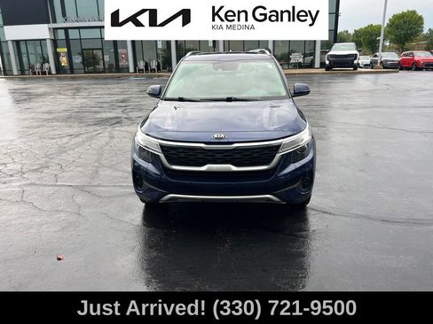 Certified 2021 Kia Seltos EX AWD/4WD image 2