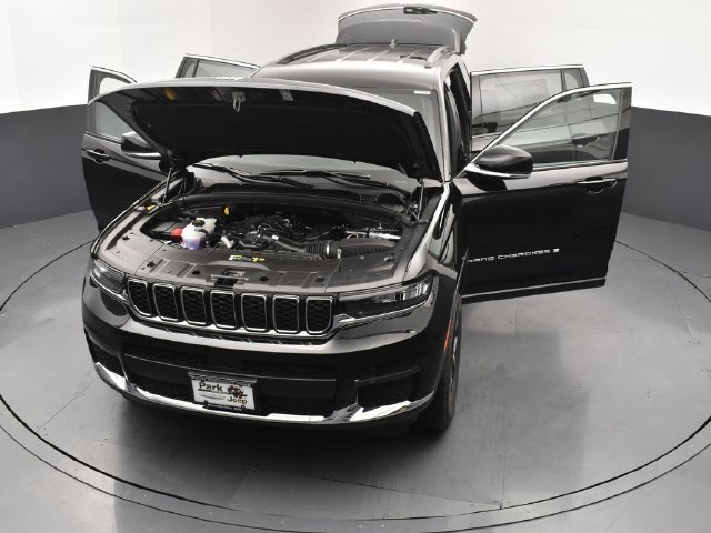 Used 2025 Jeep Grand Cherokee L Limited AWD/4WD image 26