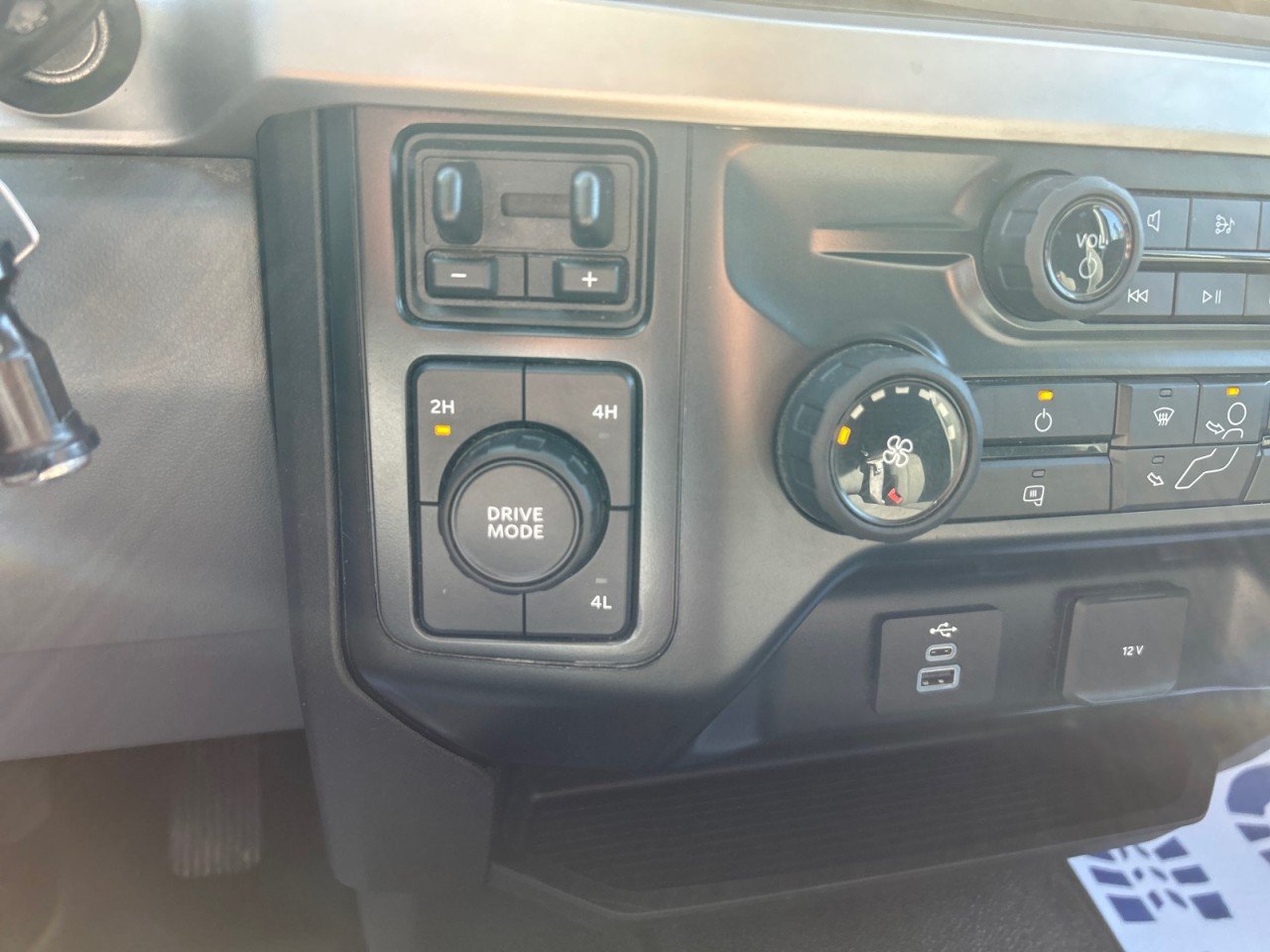 Used 2023 Ford F250 XLT AWD/4WD image 13