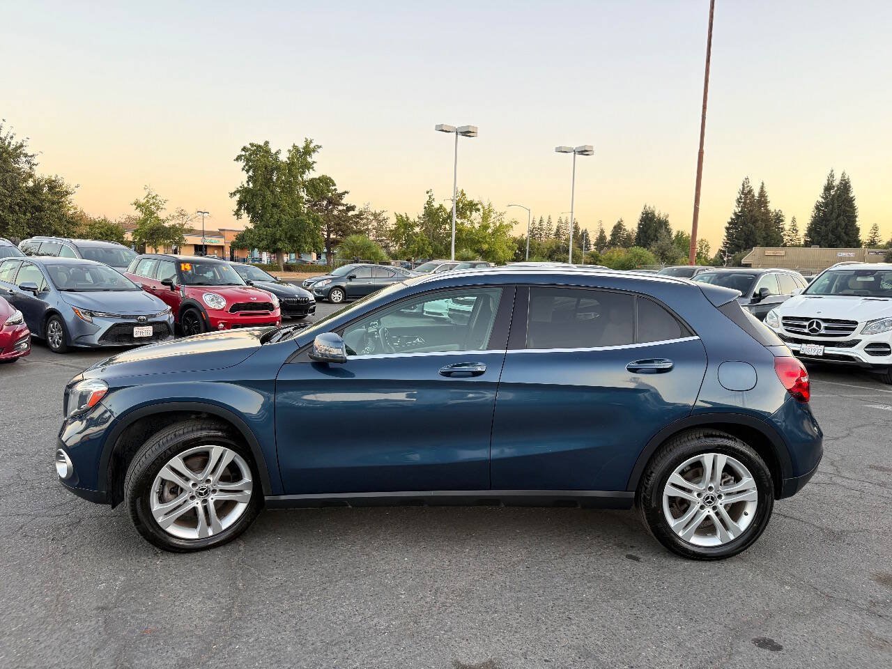 Used 2019 Mercedes-Benz GLA 250 4MATIC image 4