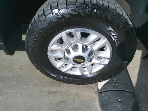 Used 2024 Chevrolet Silverado 2500 LT w/ Convenience Package image 14