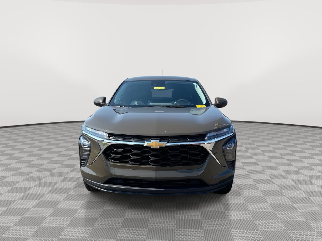 Used 2024 Chevrolet Trax LS w/ LS Convenience Package FWD image 4