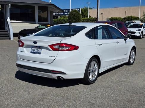 Used 2018 Ford Fusion SE image 4