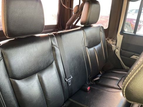 Used 2016 Jeep Wrangler Unlimited Rubicon image 19