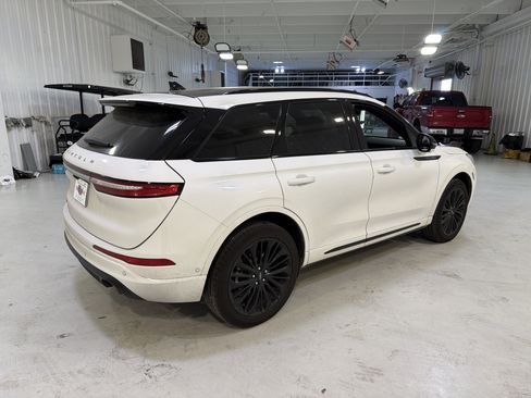 Used 2023 Lincoln Corsair Reserve w/ Equipment Group 202A image 5