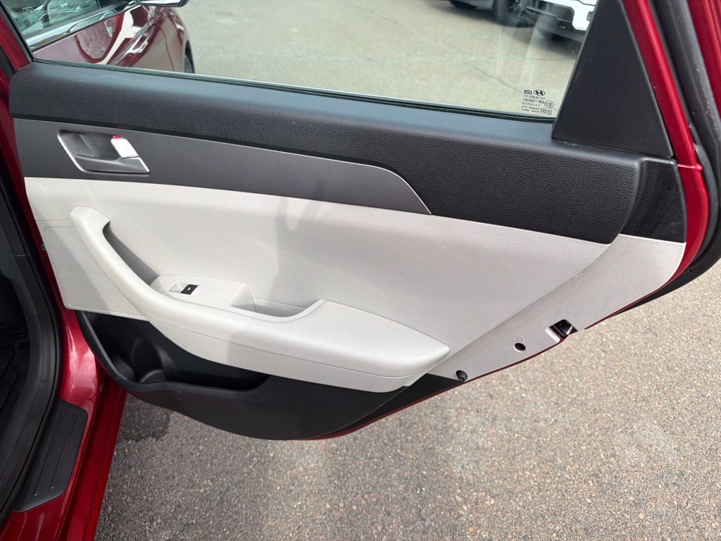 Used 2016 Hyundai Sonata SE FWD image 16