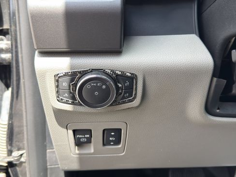 Used 2018 Ford F150 XLT w/ Equipment Group 302A Luxury AWD/4WD image 15