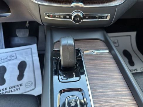 Used 2022 Volvo XC60 B5 Momentum w/ Protection Package Premier FWD image 21