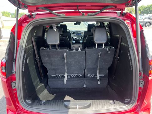 Used 2025 Chrysler Pacifica Select FWD image 7