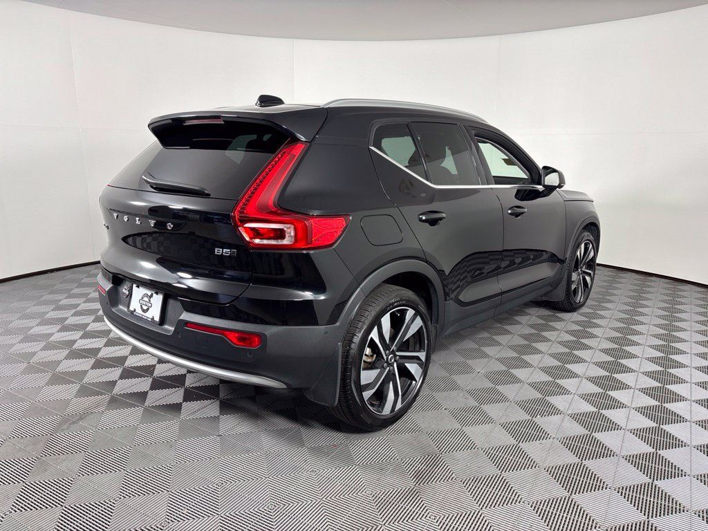 Certified 2024 Volvo XC40 B5 Ultimate w/ Climate Package AWD/4WD image 9