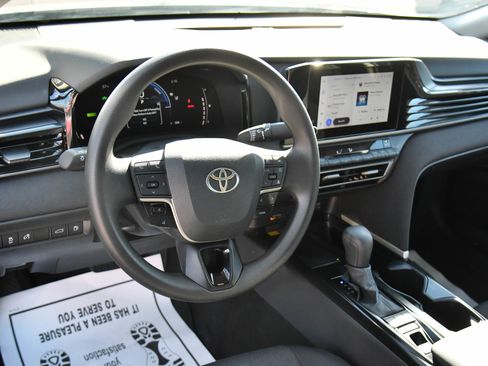 Used 2025 Toyota Camry LE image 16