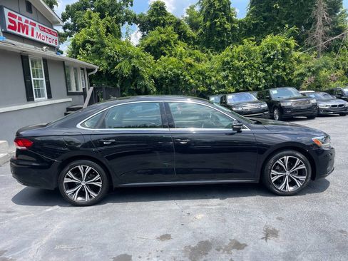 Used 2021 Volkswagen Passat 2.0T SE FWD image 5