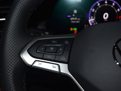 New 2026 Volkswagen Tiguan SE R-Line image 8